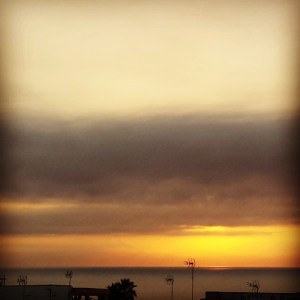 Este amanecer el cielo derrocha amarillo