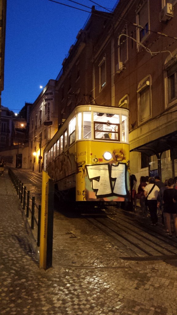 Elevador desde Av. Libertad a Barrio Alto por Gloria