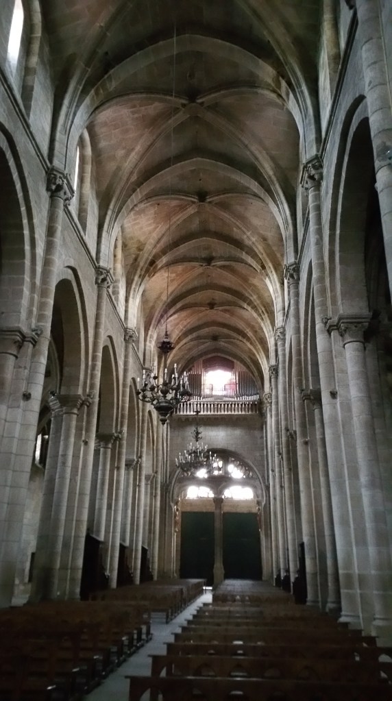 Orense: nave central de la catedral