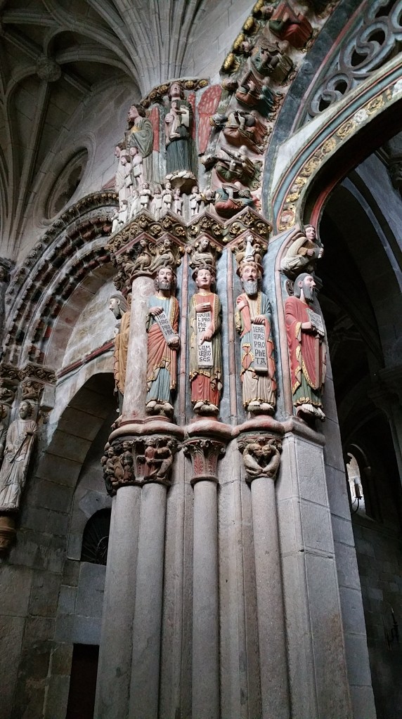 Orense: parte izquierda del Pórtico del Paraíso en la catedral