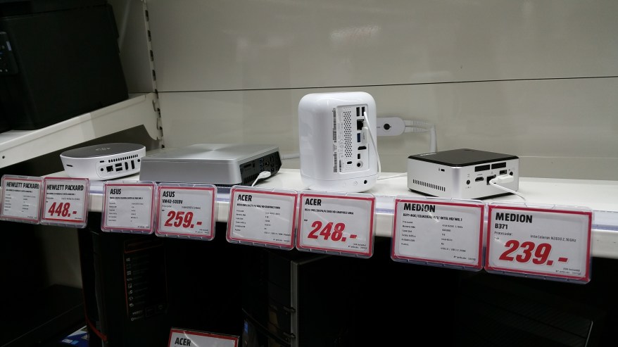 Mini-PCs en una tienda de MediaMarkt en Madid
