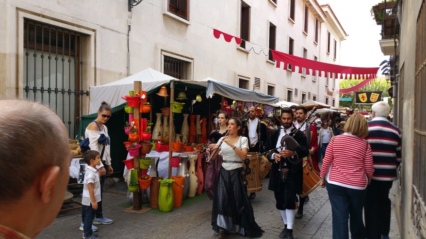 Mercado Cervantino de Alcalá- Actuaciones de músicos en la calle
